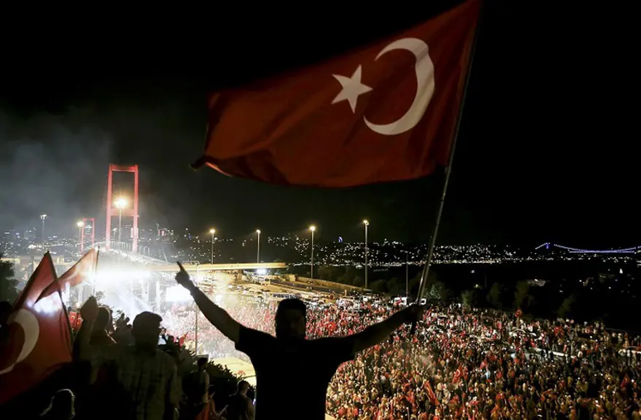 FETÖ'nün darbe girişiminin 10'uncu yılı: 15 Temmuz gecesi saat saat neler yaşandı?
