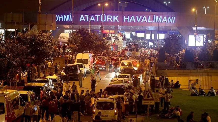 VATANDAŞLAR ATATÜRK HAVALİMANI'NDA 9