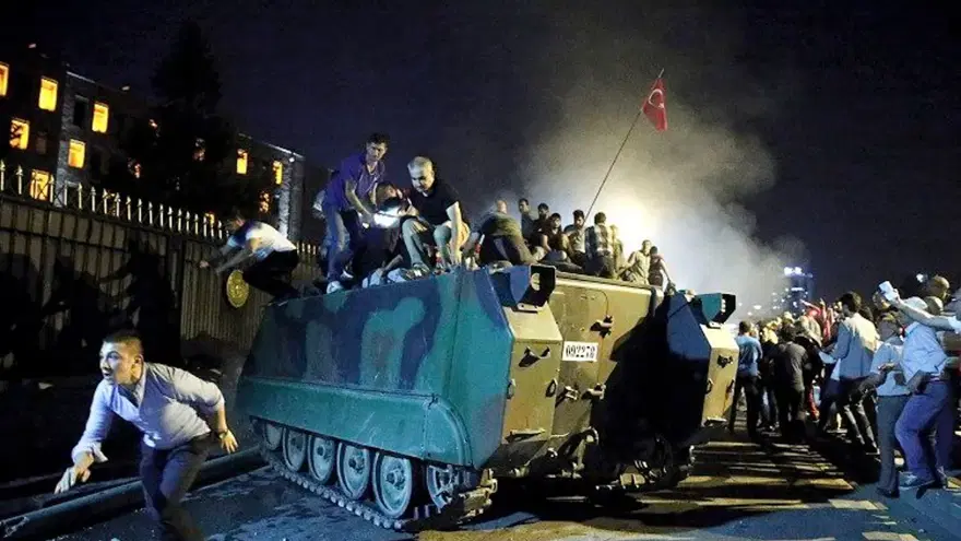 FETÖ'nün darbe girişiminin 10'uncu yılı: 15 Temmuz gecesi saat saat neler yaşandı? 