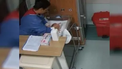 Cani hemşireden yeni görüntü. Başka bebeğe de tokat atmış