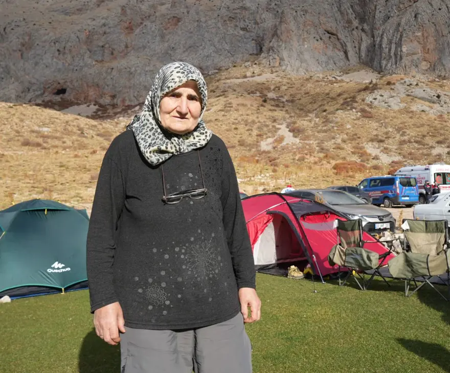 73 yaşındaki Hatun teyze 3 yıldır dağcılık yapıyor, azmiyle gençlere taş çıkarttı 