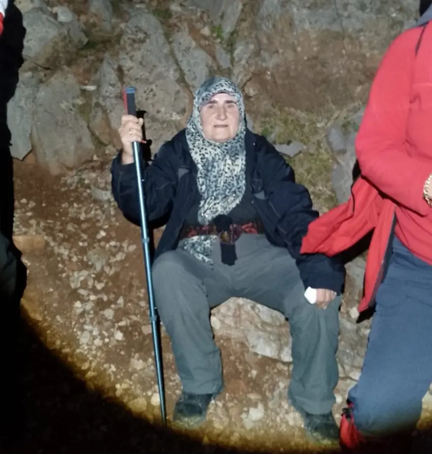 73 yaşındaki Hatun teyze 3 yıldır dağcılık yapıyor, azmiyle gençlere taş çıkarttı 2