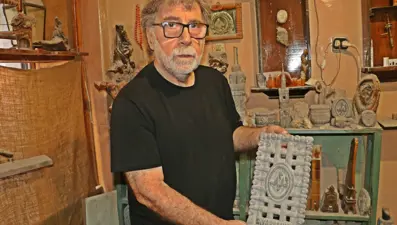 Bazalt taşından otomobil yaptı