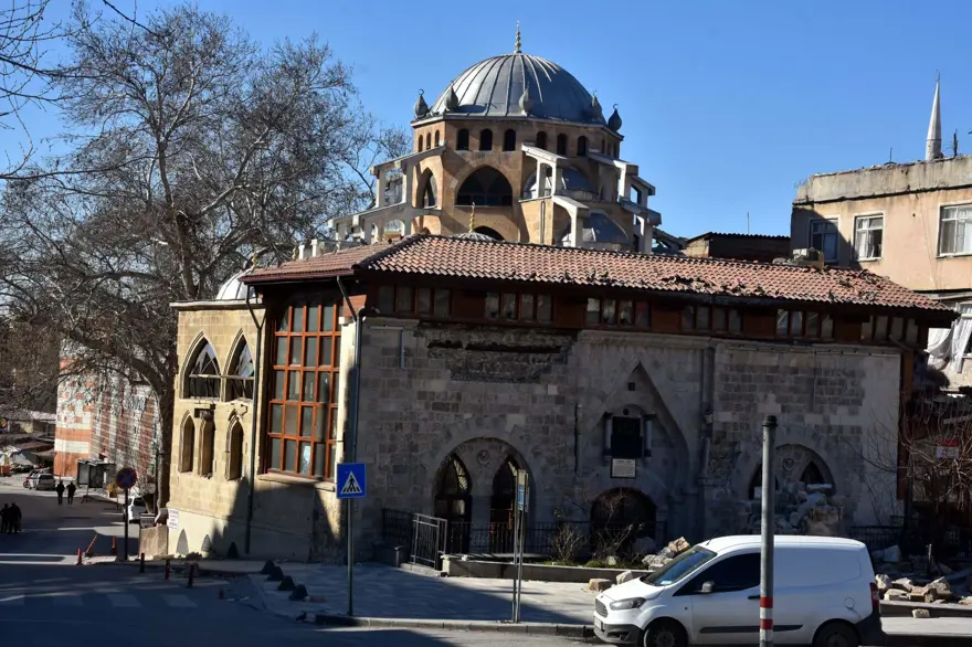 Kahramanmaraş'taki 39 tarihi cami depremde hasar gördü 5