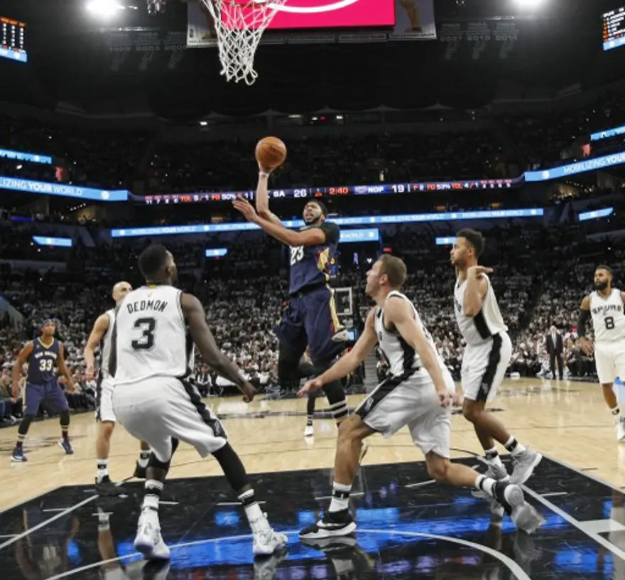 Tim Duncan'a büyük onur Tim Duncan'a büyük onur