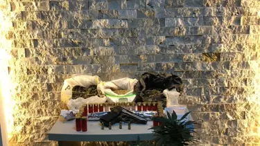 Uyuşturucu satıcılarının evinden FETÖ dokümanları çıktı