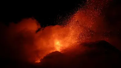 Avrupa’daki süper yanardağ ‘uyanıyor’