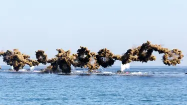 Kuzey Kore ve Güney Kore karşılıklı uyarı ateşi açtı