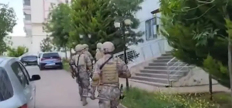 FETÖ operasyonundan yeni ayrıntılar! Telefon konuşmalarında kodlar dikkat çekti... Adım adım takip 4 FETÖ operasyonundan yeni ayrıntılar! Telefon konuşmalarında kodlar dikkat çekti... Adım adım takip 4