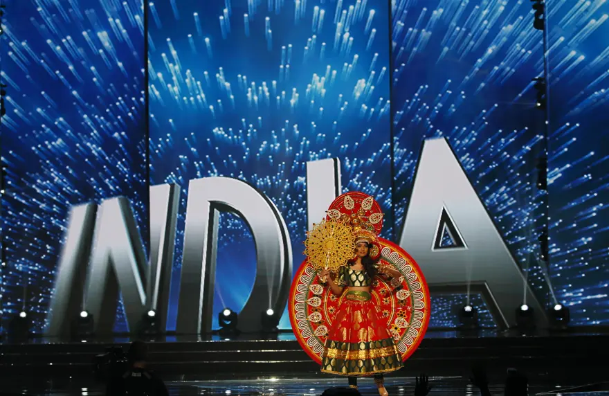 Miss Universe yarışmasında kıyafetler de yarışıyor 9