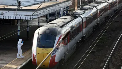 "10 kez cinayete teşebbüs": İngiltere trenindeki saldırganın ismi açıklandı