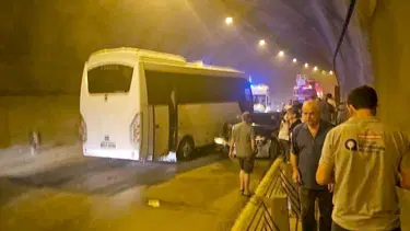 Antalya'da 8 araç birbirine girdi: Yaralılar var