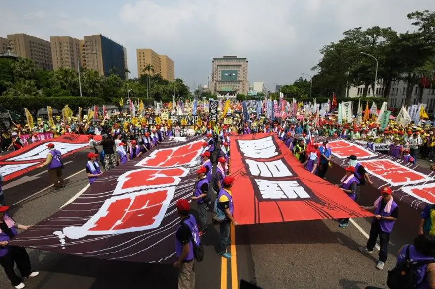 Dünyadan 1 Mayıs İşçi Bayramı manzaraları 7