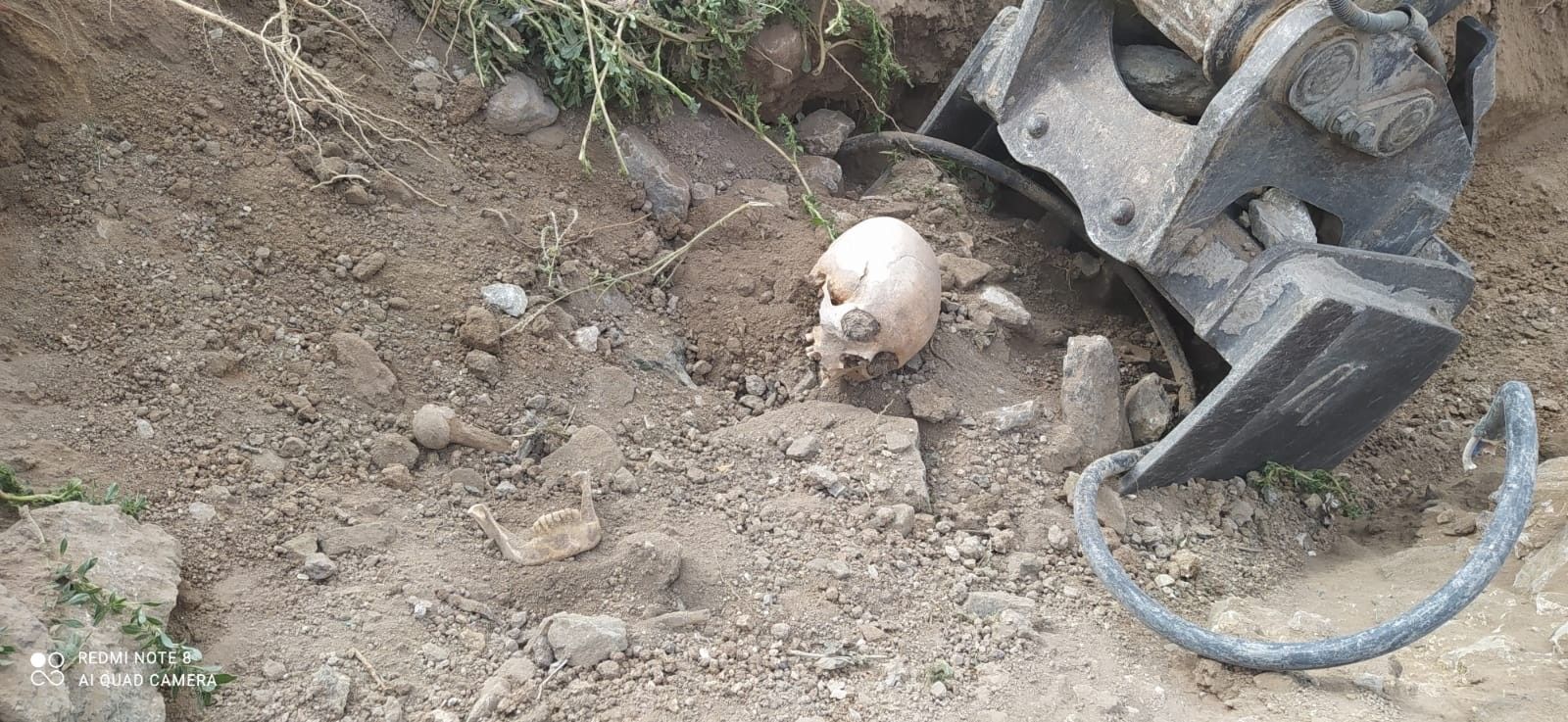 Yol çalışması sırasında insan kemikleri bulundu
