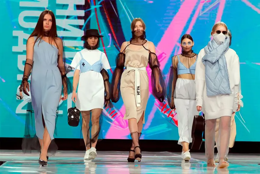 Yeni moda tasarımlarında corona virüs etkisi 5