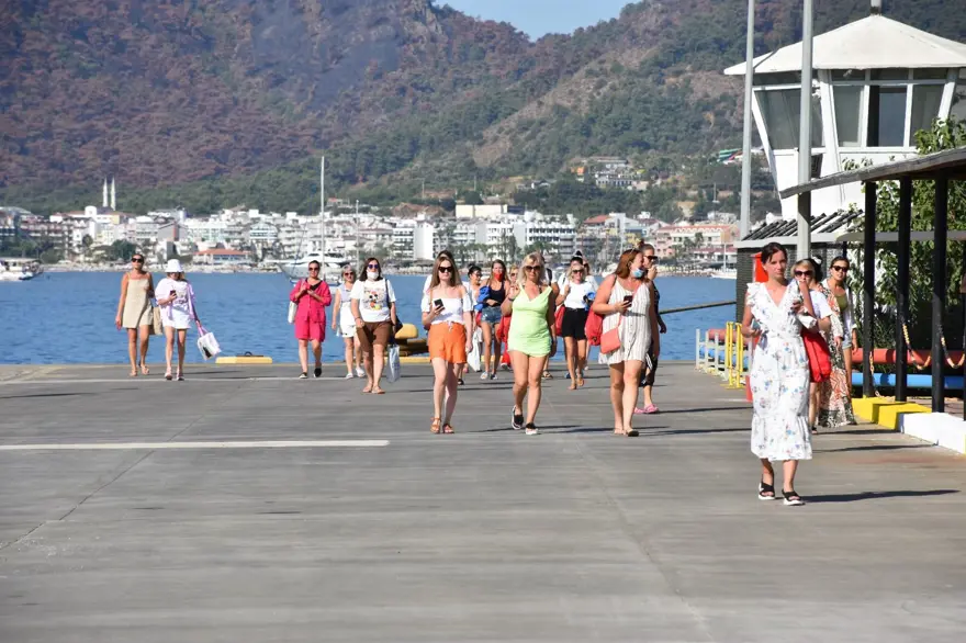 21 ay sonra sezonun ilk kruvaziyer gemisi: 'Blue Sapphire' Marmaris'te 4