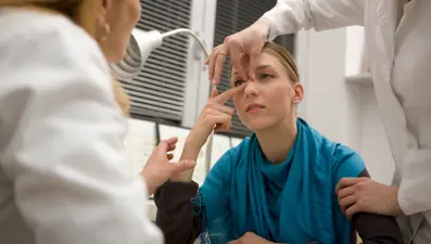 Bademcik ve geniz eti ameliyatları yazın yapılır mı?