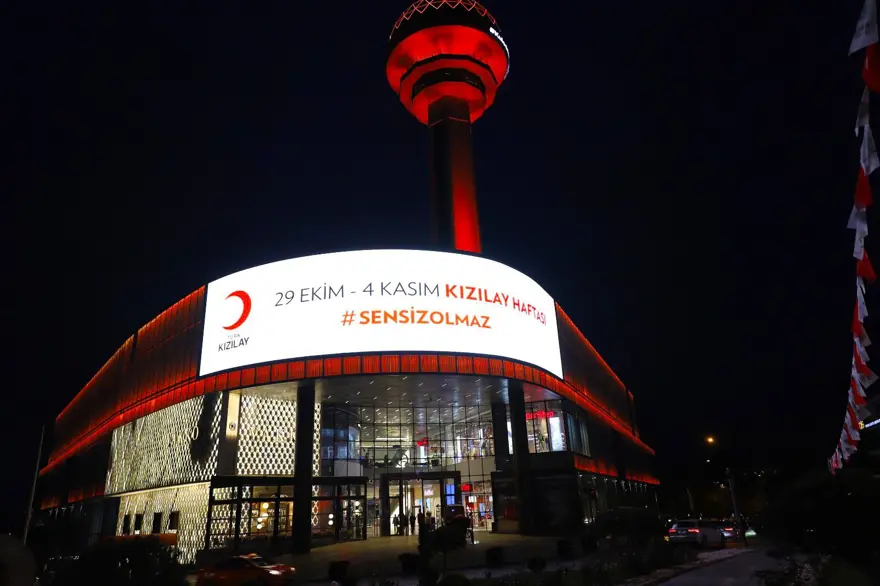 Kızılay Haftası’nda Türkiye'nin sembol yapıları kırmızıya büründü 4