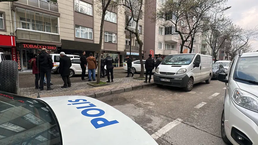 Bursa'da kar maskeli silahlı soygun: 1 dakika içinde 3,5 milyon liralık kuyumcu vurgunu 4