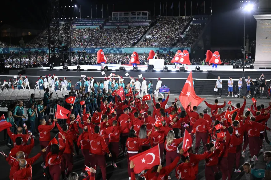 Paris Paralimpik Oyunları başladı: Tarihin en görkemli açılışı 3 Paris Paralimpik Oyunları başladı: Tarihin en görkemli açılışı 3