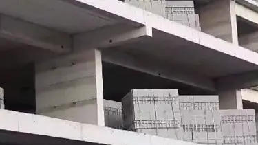 İnşaatın 5’inci katına çıktı: Ekipler ikna etti