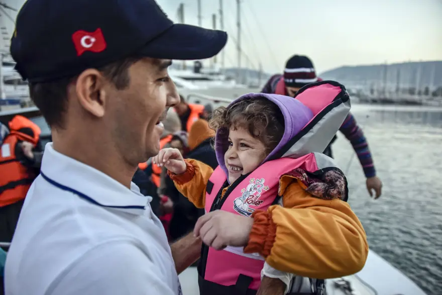 Yunanistan'a geçmeye çalışan 82 sığınmacı kurtarıldı 2