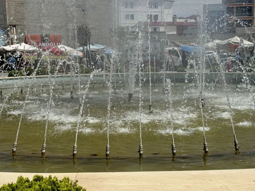 Hava sıcaklığı 40 dereceyi buldu! Sokaklar neredeyse tamamen boş kaldı 2