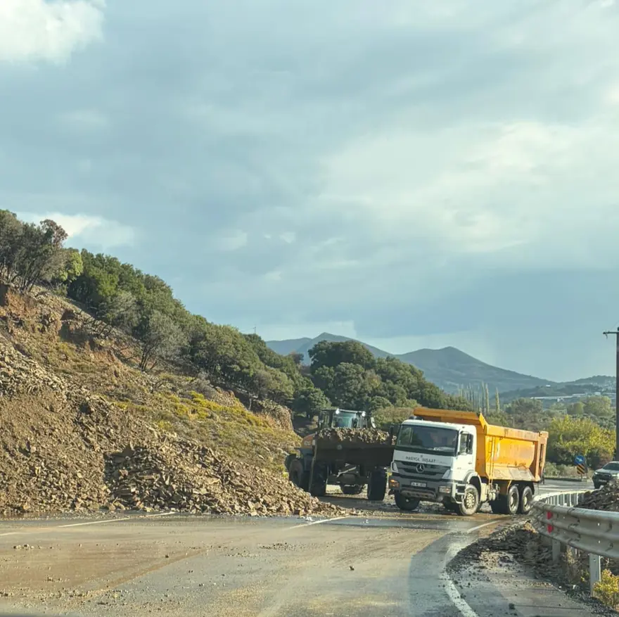 Gökçeada'yı sağanak vurdu: Bazı ev ve iş yerlerini su bastı 2
