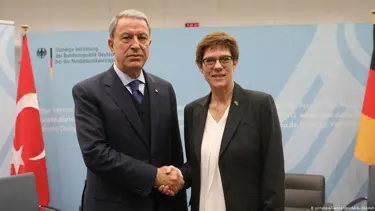 Bakan Akar, Alman mevkidaşı ile Doğu Akdeniz'i görüştü