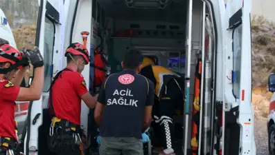 Erciyes'e tırmanırken üzerine kaya düştü