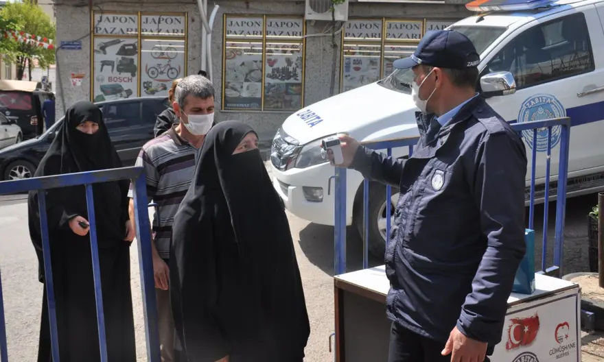 Valinin 'gelmeyin' çağrısı karşılık buldu, sokaklar boş kaldı 10