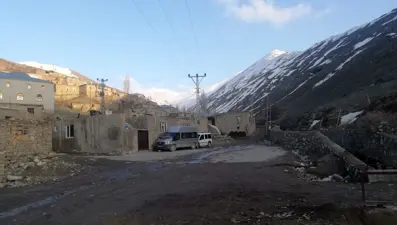 Van'da iki mahalle ve iki mezra karantinaya alındı