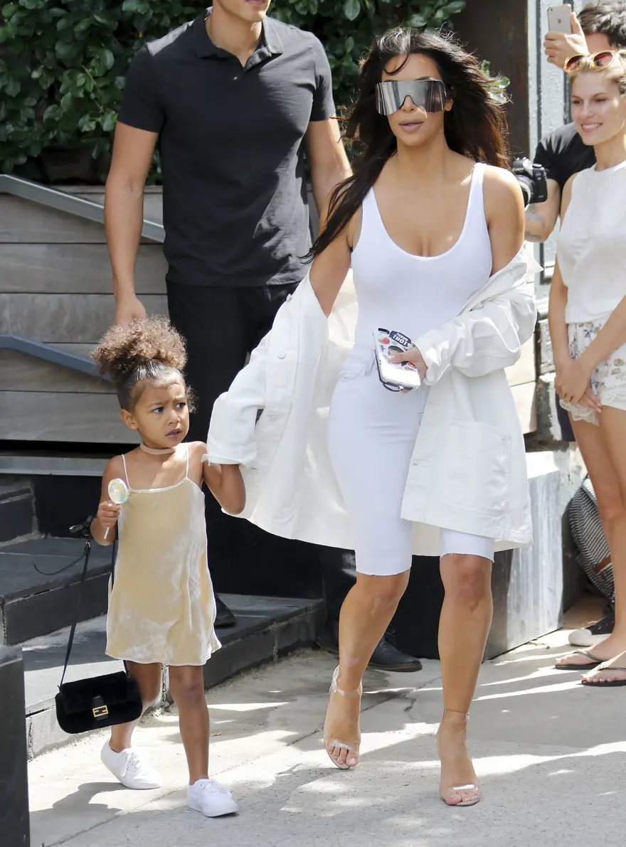 Kim Kardashian üçüncü çocuğu istiyor 1