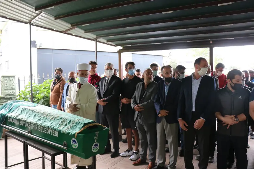 Mete Gazoz'un anneannesi son yolculuğuna uğurlandı 13 Mete Gazoz'un anneannesi son yolculuğuna uğurlandı 13