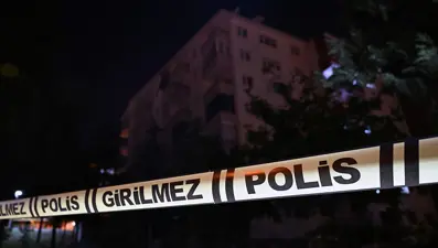 Kolonlar çatladı, 8 katlı bina tahliye edildi