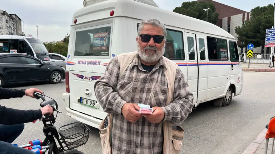 Kemik erimesi nedeniyle zor günler geçiriyor: Bozuk paracılığı mesleği yaptı 2 Kemik erimesi nedeniyle zor günler geçiriyor: Bozuk paracılığı mesleği yaptı 2