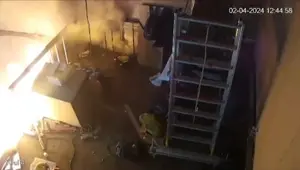 Facia böyle gelmiş: Beşiktaş'ta 29 kişinin can verdiği yangının çıkış anı ortaya çıktı Facia böyle gelmiş: Beşiktaş'ta 29 kişinin can verdiği yangının çıkış anı ortaya çıktı