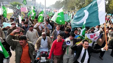 Zamlar Pakistan'ı ayağa kaldırdı