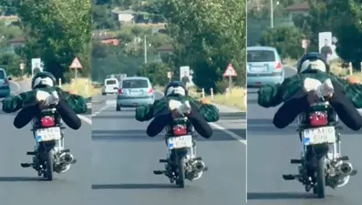 Motosikletini üzerine yatarak sürdü
