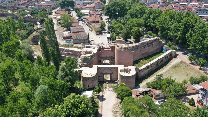 İznik'te 2 bin yıllık İstanbul Kapısı eski ihtişamına kavuşuyor 2