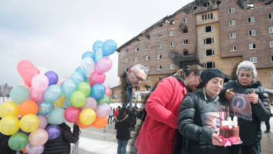 Kartalkaya'da acı ve gözyaşı: Aileler felaketin yaşandığı otelin önünde buluştu