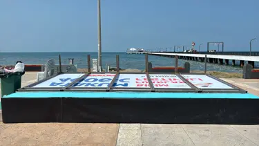 Samsun'da 5 öğrencinin üzerine pankart düştü