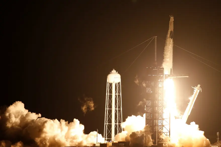 SpaceX ve NASA'dan uzaya ilk "operasyonel" mürettebatlı uçuş 