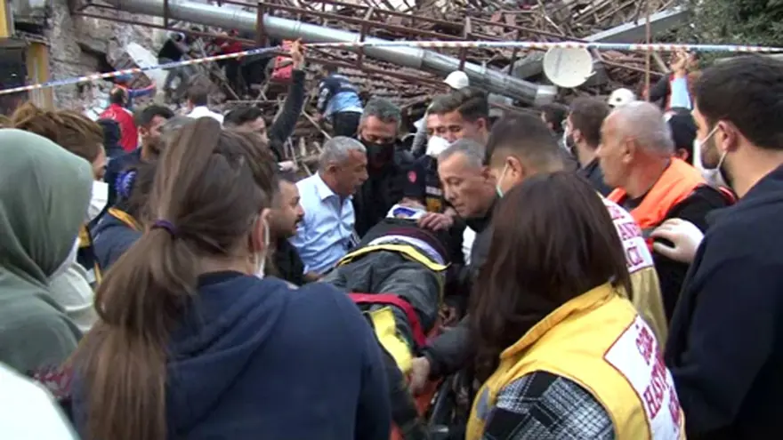 Malatya'da iki katlı bina çöktü: Olay yerinden fotoğraflar 13