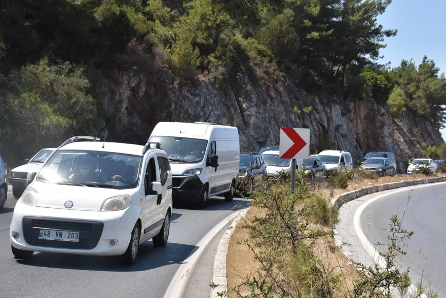 Bodrum'da hem sahiller hem yollar doldu 10 Bodrum'da hem sahiller hem yollar doldu 10