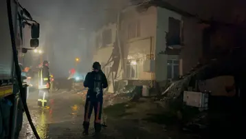 3 ev ile 4 samanlık alev alev yandı