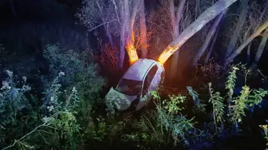 Gümüşhane’de otomobil dere yatağına yuvarlandı: 3 yaralı