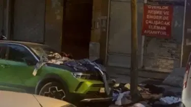 Cep telefonu yüzünden sinir krizi geçirdi: Evdeki eşyaları camdan attı