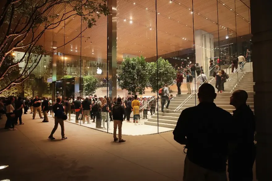 Apple Chicago'da çatısı "MacBook" şeklinde mağaza açtı 15 Apple Chicago'da çatısı "MacBook" şeklinde mağaza açtı 15