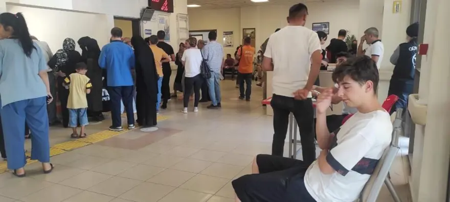 Yüzlerce kişi kusma, yüksek ateş ve ishal şikayetiyle hastanelerekoştu 2